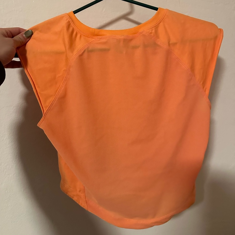 Alphalete cropped workout top. Size S - Picture 2 of 2
